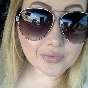 Meet your Posher, Ariana